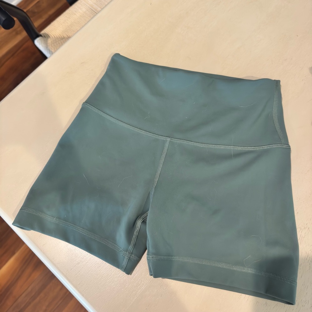 Lululemon wunder train shorts 4inch